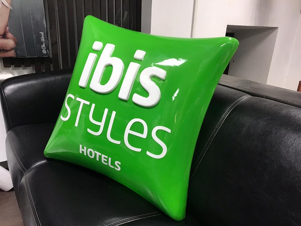 Изготовление логотипа для сети гостиниц Ibis (формовка) Челябинск 